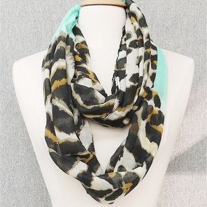LEOPARD INFINITY SCARF